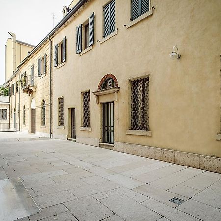 Arena Easy Suites Guesthouse Verona Bagian luar foto