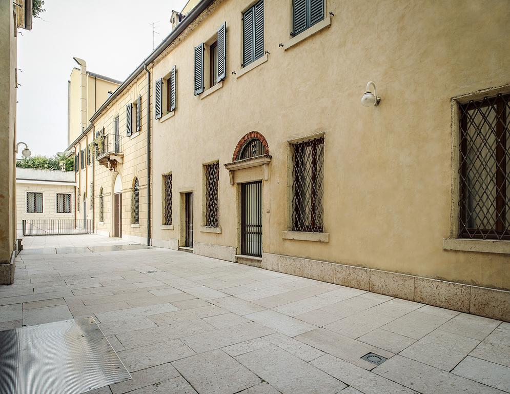 Arena Easy Suites Guesthouse Verona Bagian luar foto