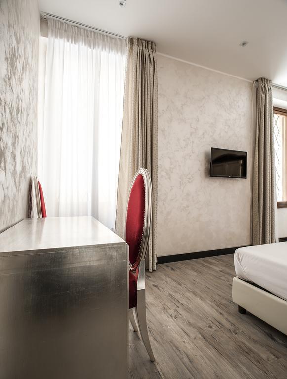 Arena Easy Suites Guesthouse Verona Bagian luar foto